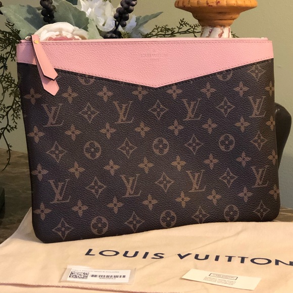 AUTH Louis Vuitton Daily Pouch In Rose Poudre NEW - Picture 3 of 8